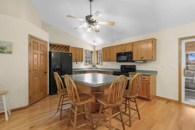 511 Redpoll Ave SE, New Prague, MN 56071