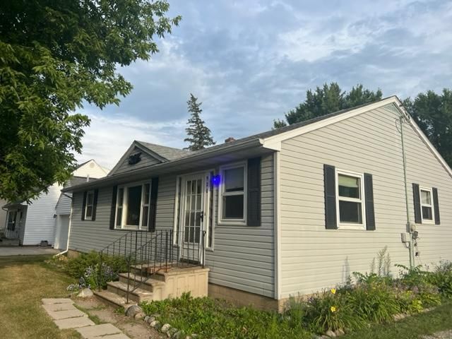 520 1st St SW, New Richland, MN 56072