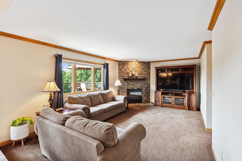 8719 Hillview Dr E, Saint Bonifacius, MN 55375