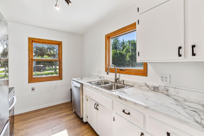 5700 Irving Ave N, Brooklyn Center, MN 55430