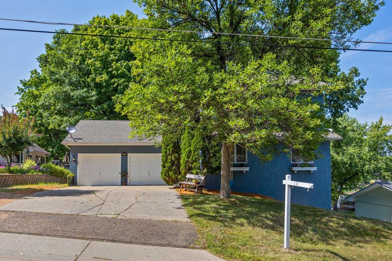 5448 Breezy Rd, Mound, MN 55364