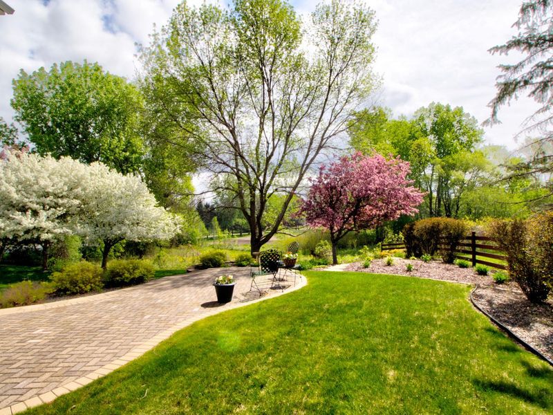 510 Rolling Hills Cir, Eagan, MN 55121