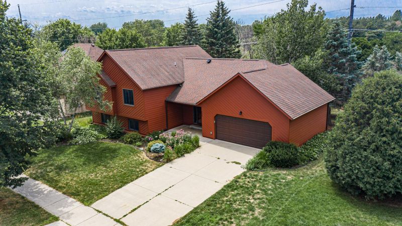 2337 Meadow Hills Dr SW, Rochester, MN 55902