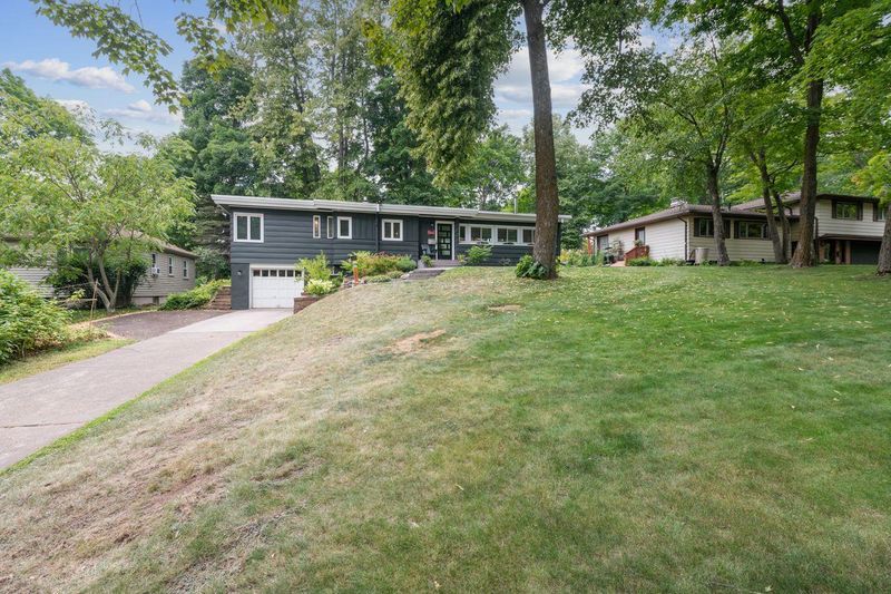1925 Hartley Rd, Duluth, MN 55803