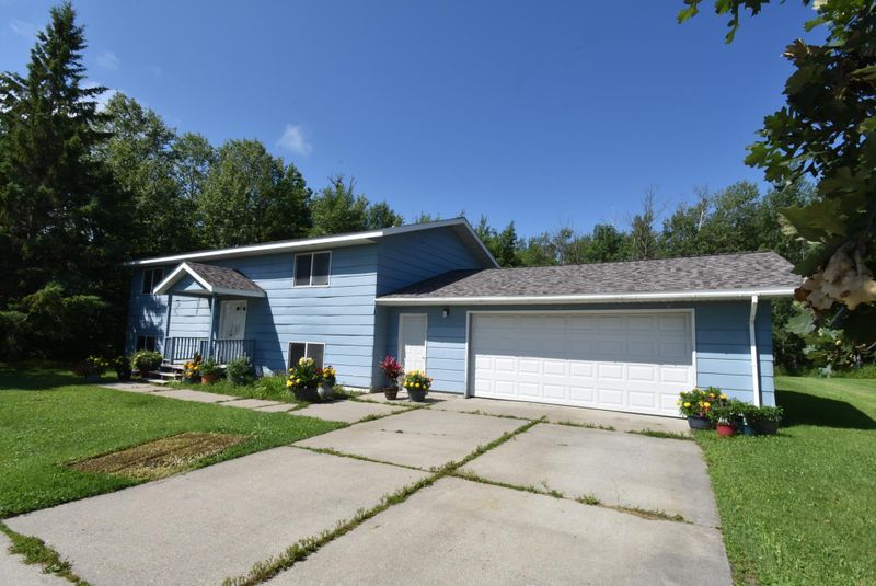207 6th Ave SW, Warroad, MN 56763