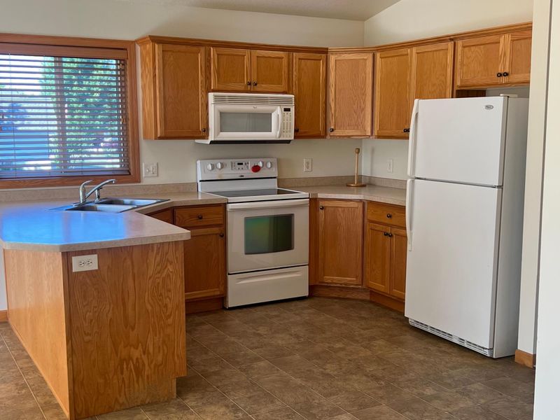 617 Oriole Ln, Eden Valley, MN 55329