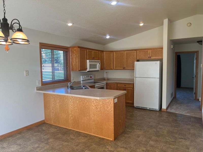 617 Oriole Ln, Eden Valley, MN 55329