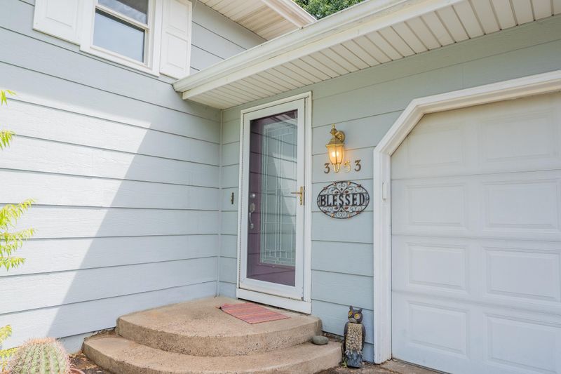 3053 Hartwood Dr, Eau Claire, WI 54703
