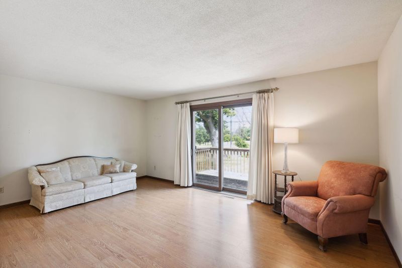 2137 Beam Ave, Maplewood, MN 55109