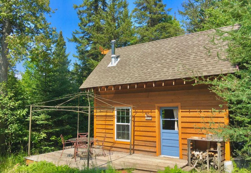 991 Ward Lake Rd, Lutsen, MN 55612