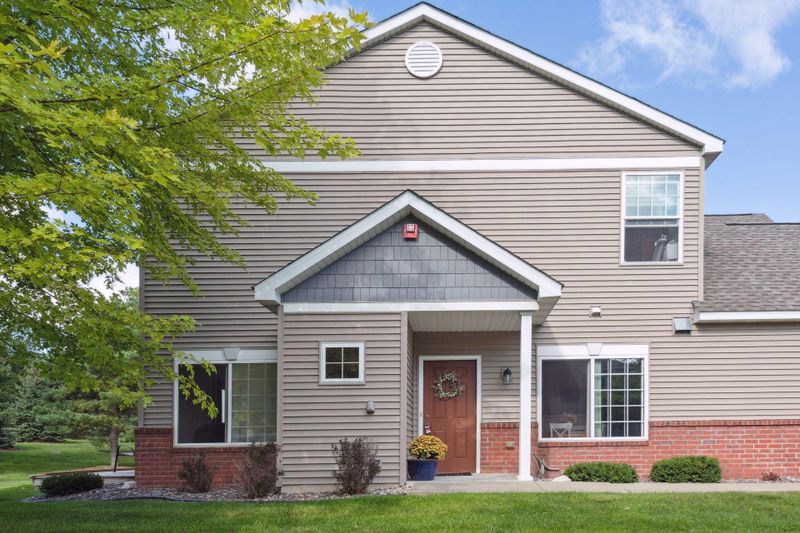 2917 Spy Glass Dr, Chaska, MN 55318