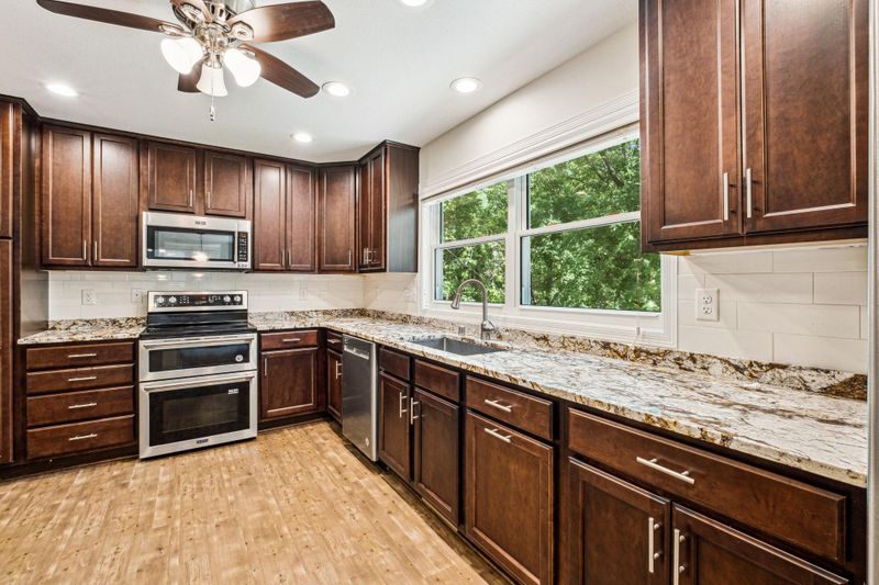 13540 Wentworth Trl, Minnetonka, MN 55305