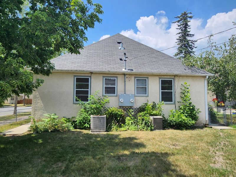 3955 41st Ave S, Minneapolis, MN 55406