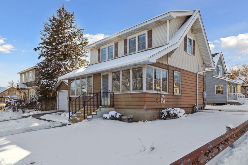 597 Lexington Pw N, Saint Paul, MN 55104