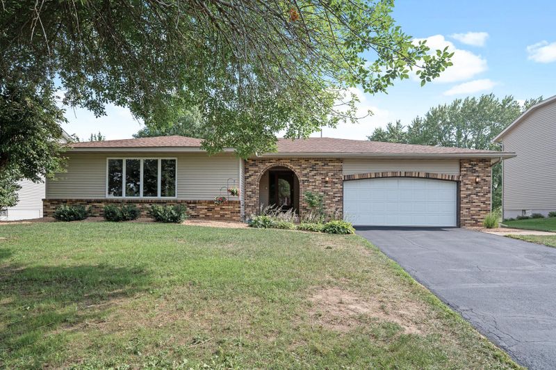 5034 144th St W, Apple Valley, MN 55124