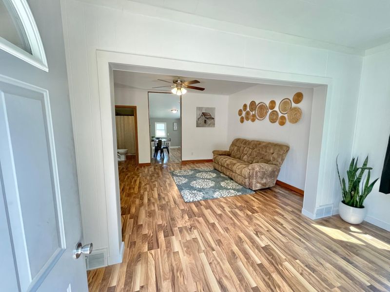 422 W Lincoln St, Springfield, MN 56087