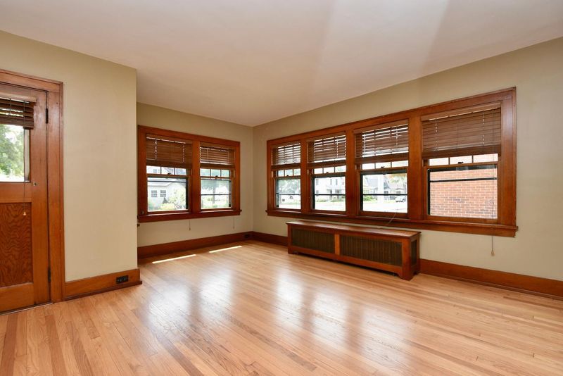406 E Howard St, Winona, MN 55987