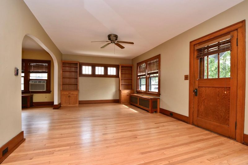 406 E Howard St, Winona, MN 55987