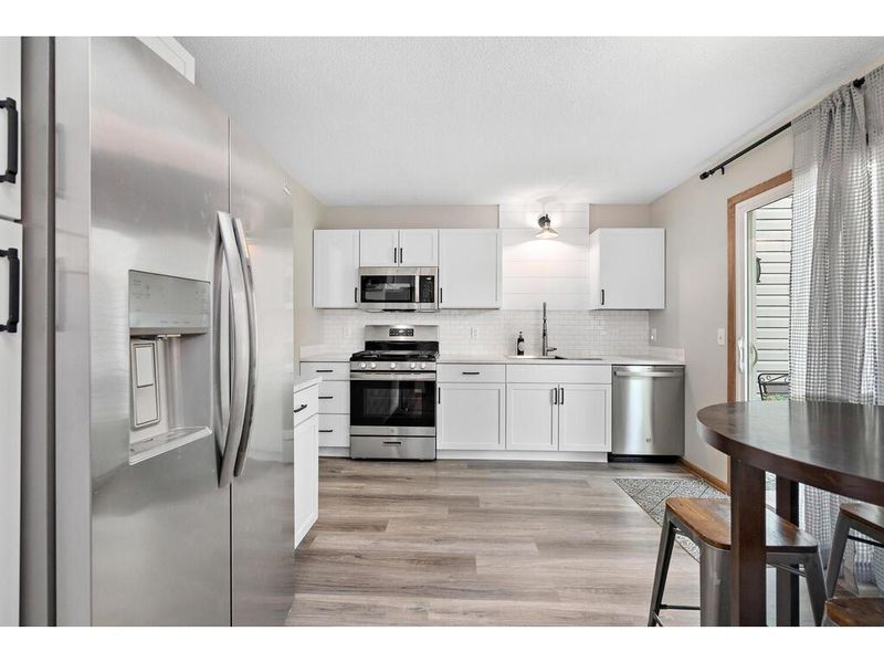 408 Clover Leaf Pw NE, Blaine, MN 55434