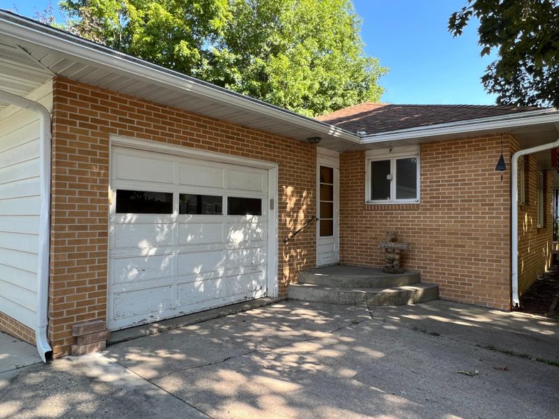 809 S Hampton St, Fairmont, MN 56031