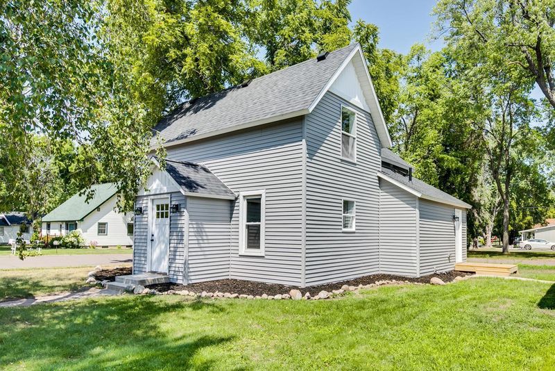 285 W 2nd St, Rush City, MN 55069