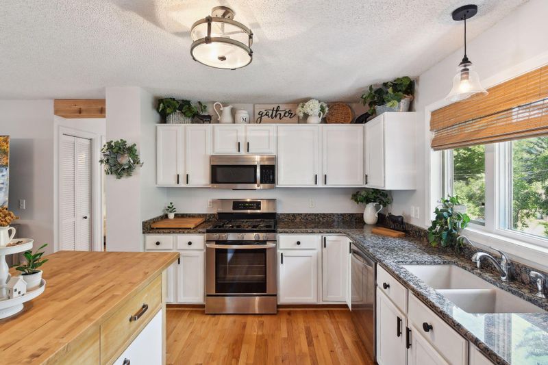 4748 Hampton Rd, Mound, MN 55364