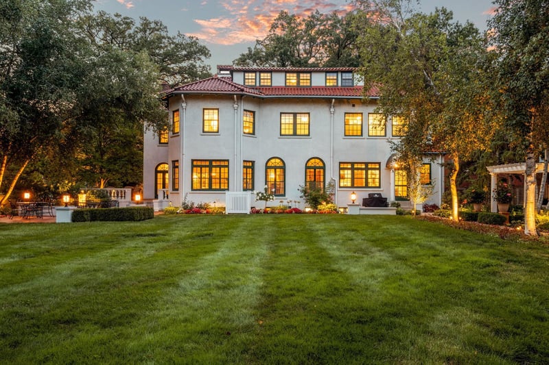 470 Summit Ave, Saint Paul, MN 55102