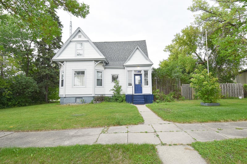 309 3rd St W, Argyle, MN 56713