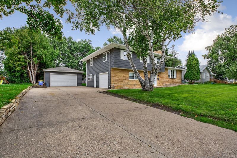 930 3rd St SW, Faribault, MN 55021