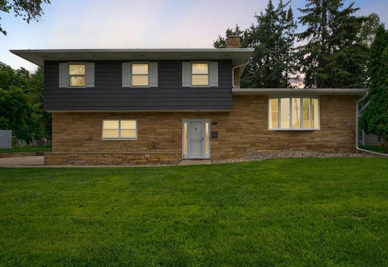 930 3rd St SW, Faribault, MN 55021