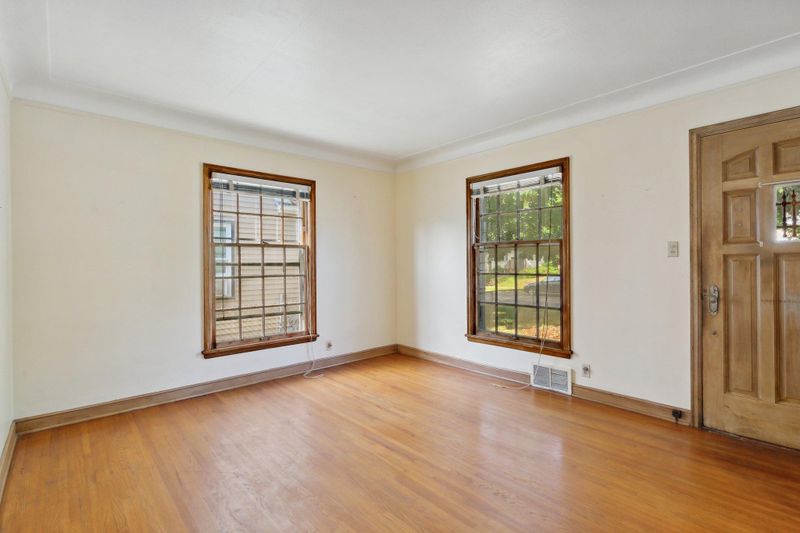 3559 2 1/2 St NE, Minneapolis, MN 55418