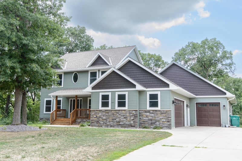 831 N Pine St, Royalton, MN 56373