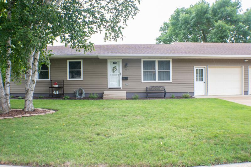 407 Canyon Dr, Fairmont, MN 56031