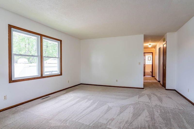 2345 Skillman Ave E, North Saint Paul, MN 55109