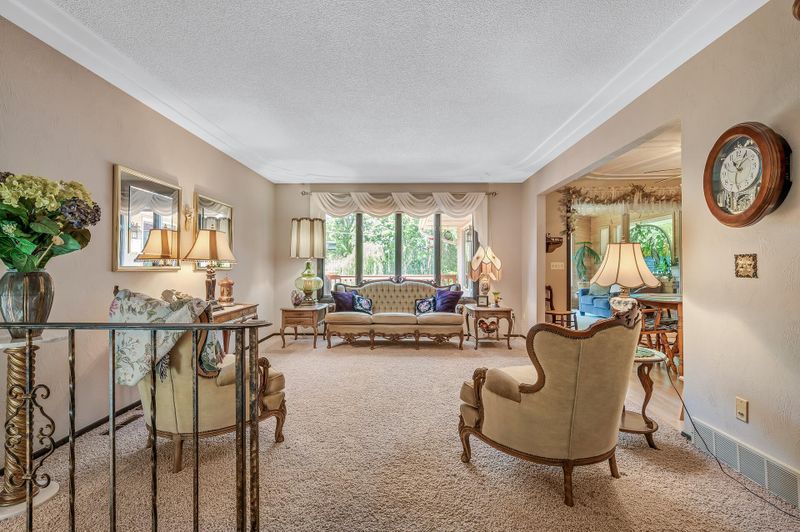 4041 Clover Ave, Vadnais Heights, MN 55127
