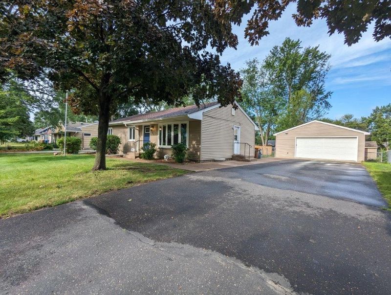3683 Cranbrook Dr, White Bear Lake, MN 55110