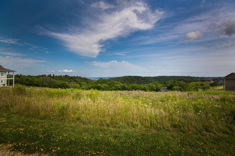 1510 Ambrosia Ct, La Crescent, MN 55947