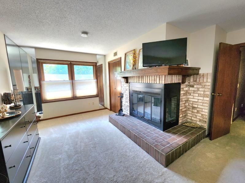 6734 Gretchen Pl N, Oakdale, MN 55128