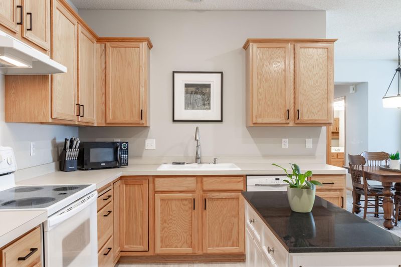 5843 Prairie Ridge Dr, Shoreview, MN 55126