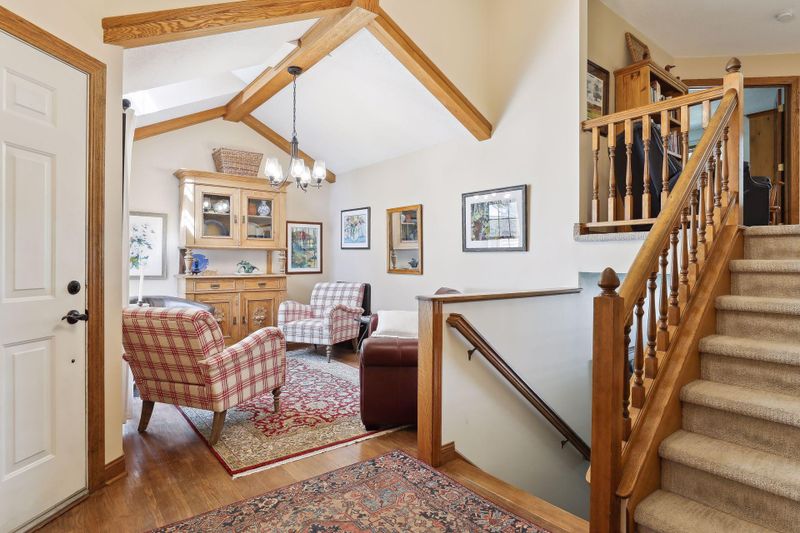 4265 Pond View Ct, White Bear Lake, MN 55110