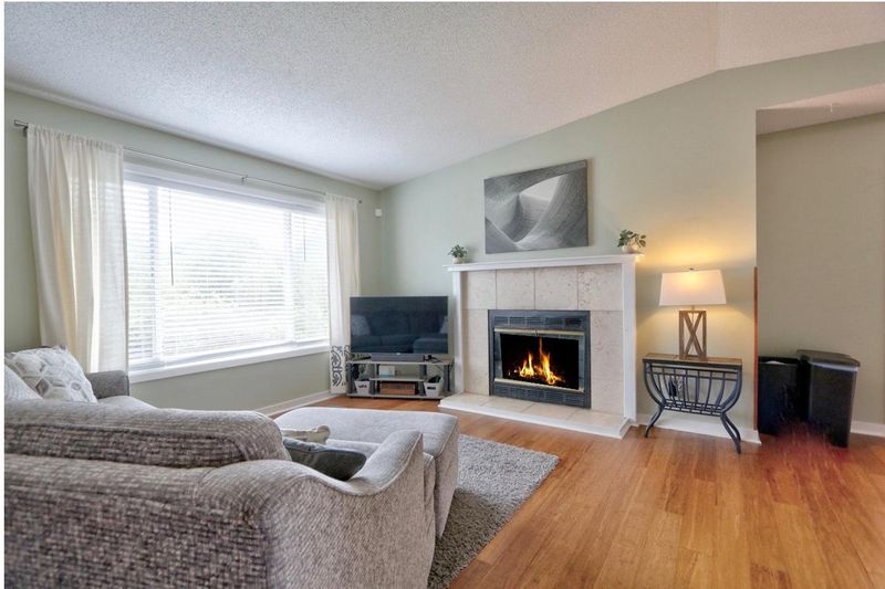 670 Saxony Cir, Chaska, MN 55318