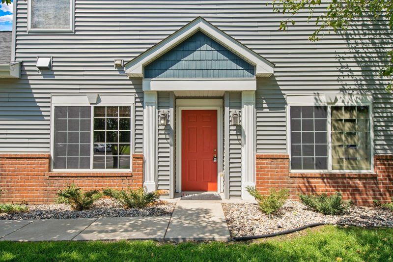 8551 Grove Cir, Shakopee, MN 55379