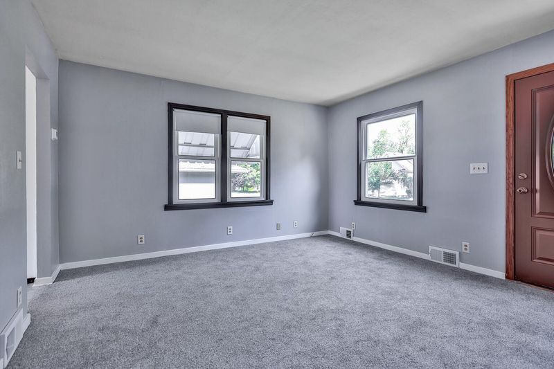 2576 3rd Ave E, North Saint Paul, MN 55109