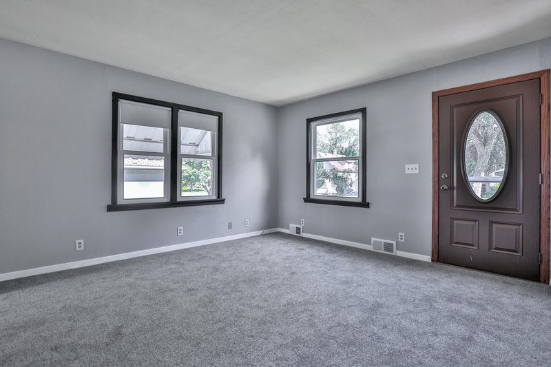 2576 3rd Ave E, North Saint Paul, MN 55109