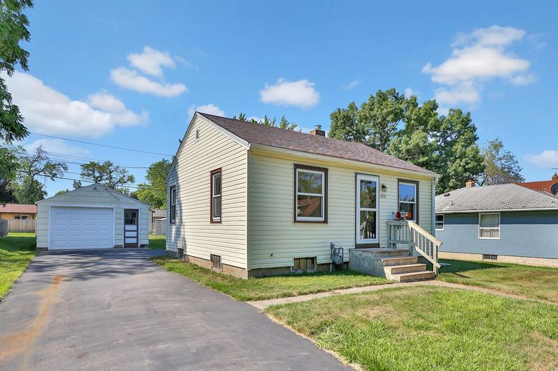2576 3rd Ave E, North Saint Paul, MN 55109