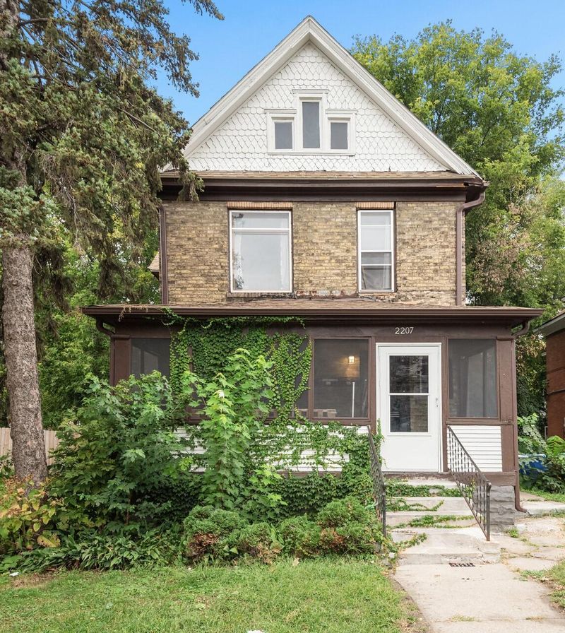 2207 Bryant Ave N, Minneapolis, MN 55411