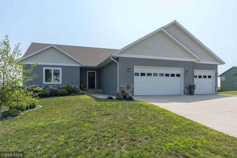 813 Wels Ct, Nicollet, MN 56074