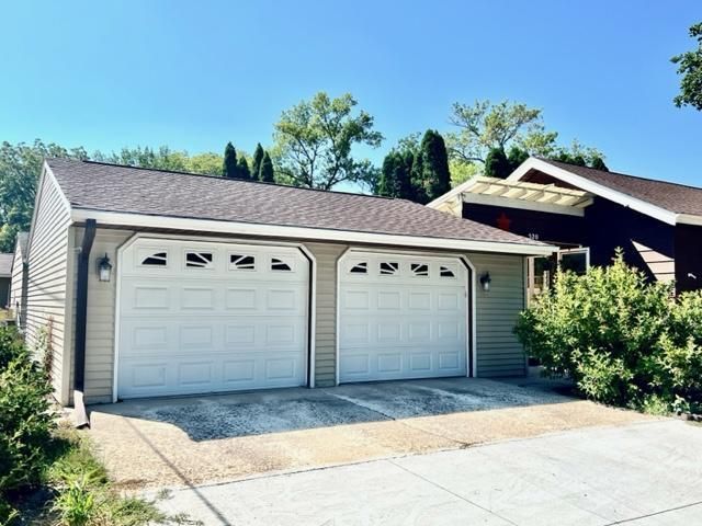 520 E 5th St, Redwood Falls, MN 56283