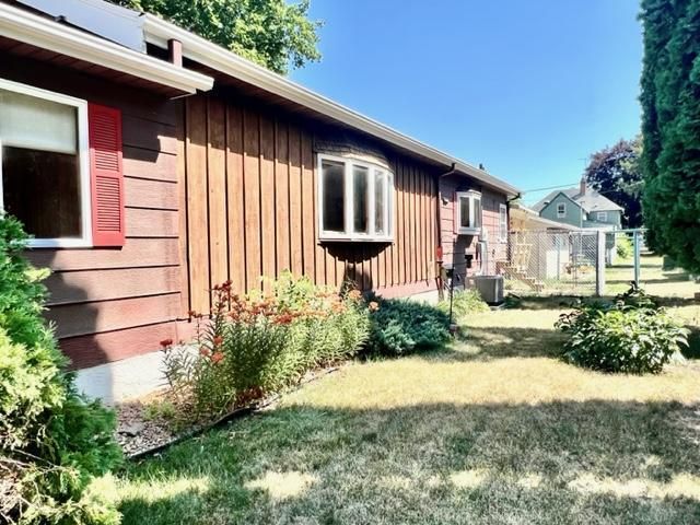 520 E 5th St, Redwood Falls, MN 56283