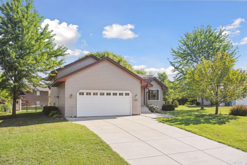 587 Antrim Cir NW, Saint Michael, MN 55376